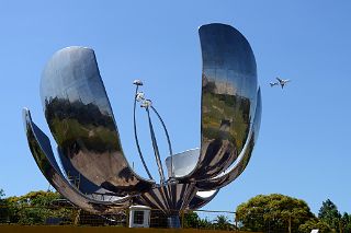18 Floralis Generica By Argentine Architect Eduardo Catalano In Plaza de las Naciones Unidas Recoleta Buenos Aires